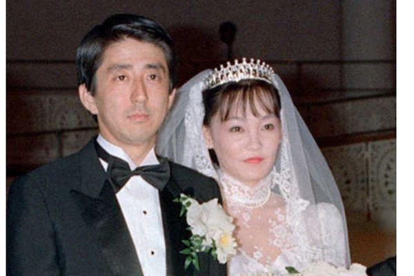 昭恵夫人と安倍元首相の結婚式